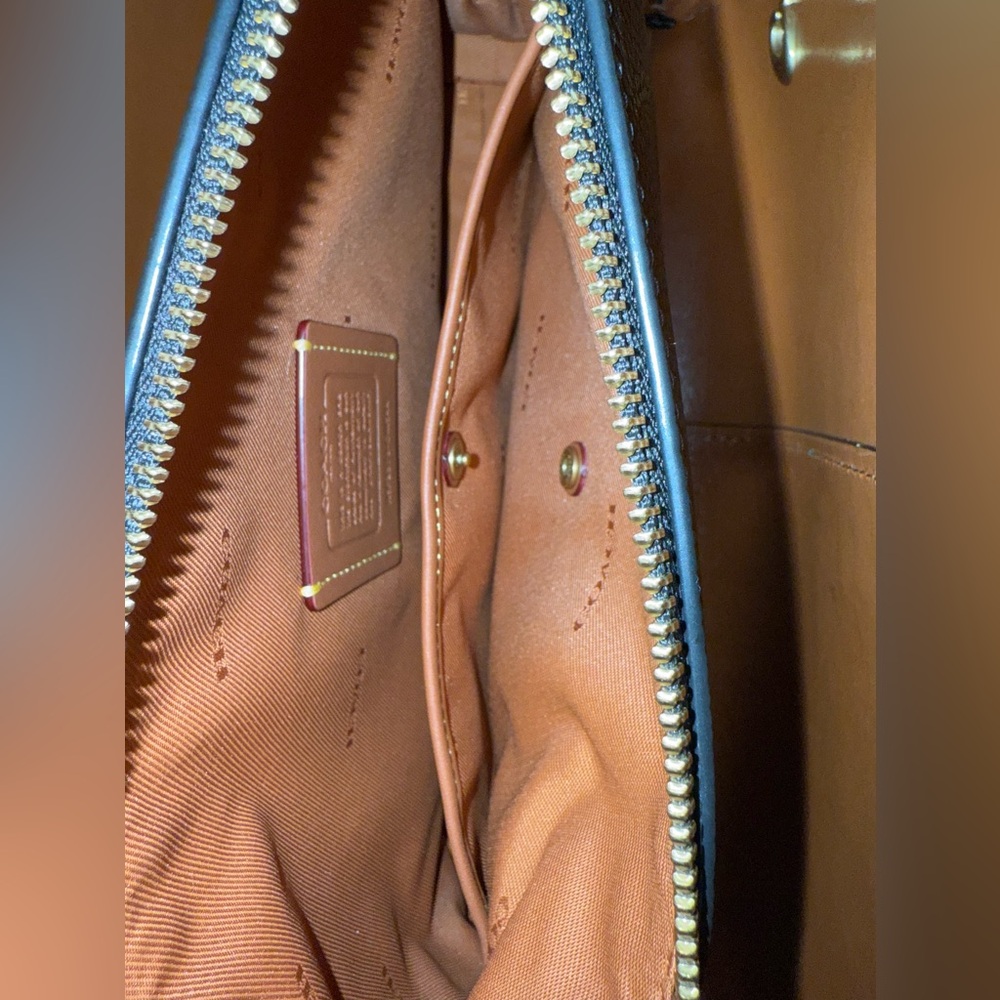 🔥Coach Lana Large Shoulder Bag🔥 - Picture 11 of 14